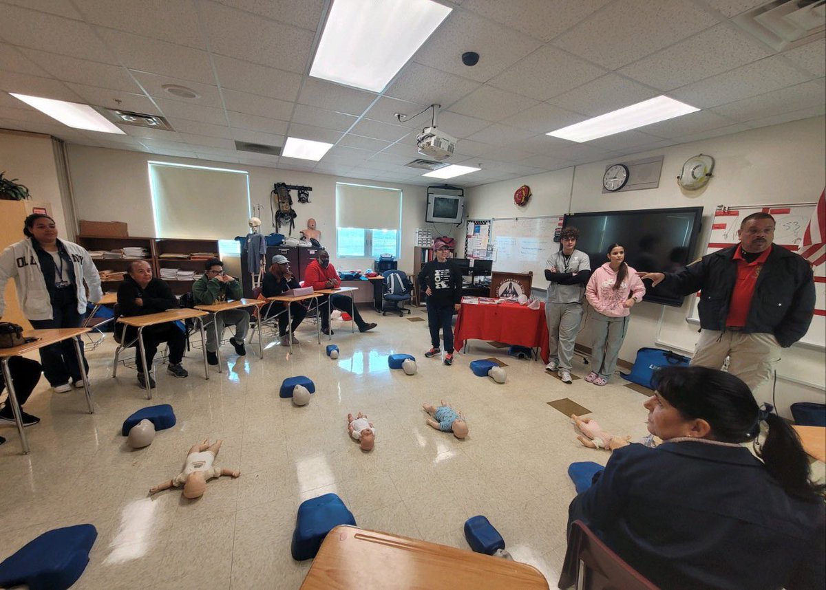 MDCPSOperations's tweet image. This weekend schools across the district celebrated #CPRMiami Day! 🫀💪 Teaching life-saving skills to empower students and staff to respond in emergencies. #LifesavingEducation #MDCPS #MDCPSYourBestChoice”