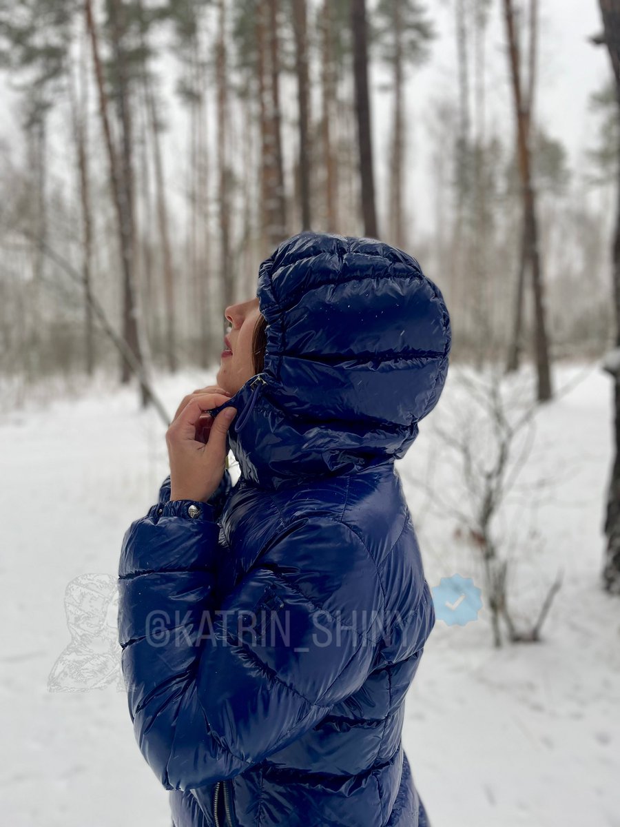 Katrin_Shiny's tweet photo. Do you love ❄️ as much as i do 🤍?
Can’t wait to get snow stuck even harder 🌨️ to see how snowproof are my 💙💞… and rainboots getting deeper in ❄️❄️❄️

#snowproof #snowstuck #welliesinsnow #gummistiefel #regenkleidung #hoodup #shiny #snowgirl https://t.co/2ArJYFKlfD