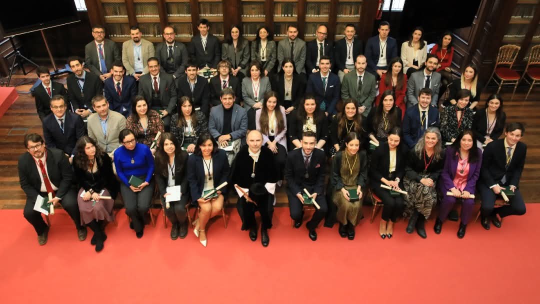 La profesora <a href="/noeliarico_/">Noelia Rico</a> y el profesor 
<a href="/RochaThiago1982/">Thiago Rocha</a>, integrantes de <a href="/Retinader/">Grupo Retina-Der</a>, recibieron hoy el premio extraordinario de doctorado de <a href="/uniovi_info/">Universidad Oviedo</a> 👇👇👇👇👇👇👇