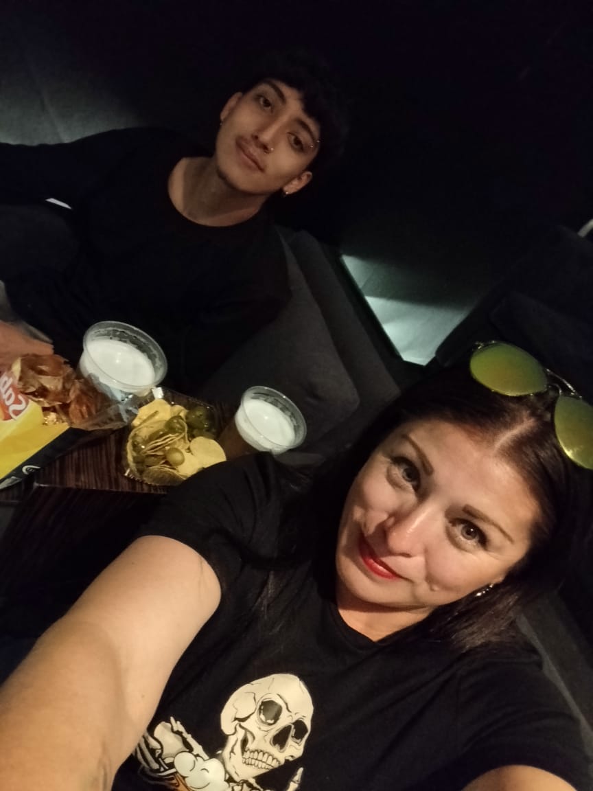 WeritaBuena's tweet photo. Pues el segundo concierto del año, @FitoPaezMusica estuvo increíble, la noche fue mágica... 😍😍 Y que mejor compañía que la de mi hijo... 💜
Gracias vida por todo lo bueno que me das.... 🤭🤭 #segundoconcierto 26/01/25 #weritaconciertos #fitopaez #telmex #cervezas #botana https://t.co/jYc7Vb1X9O