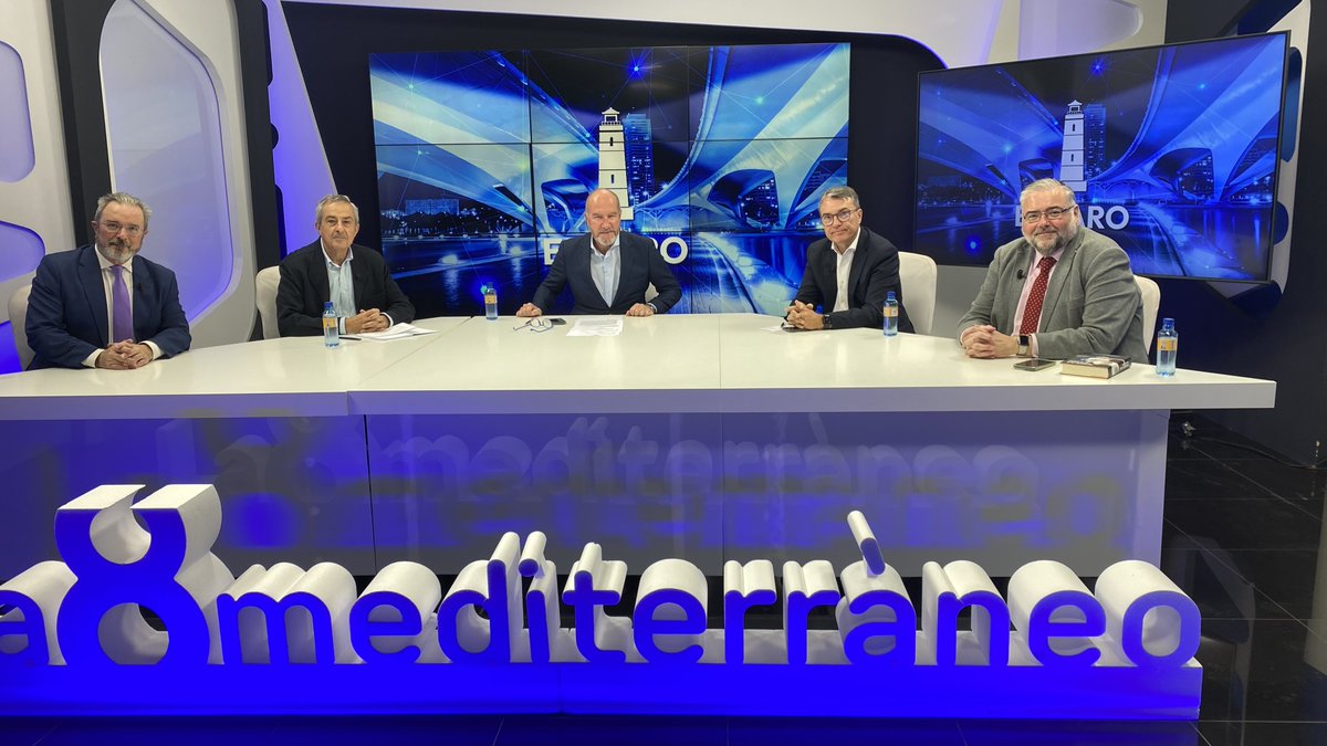 La 8 Mediterráneo (@la8mediterraneo) on Twitter photo ¡Todo listo! En apenas unos minutos encendemos #ElFaro con <a href="/LuisMotes/">luismotes</a> para debatir sobre toda la actualidad política que nos deja la jornada.
Hoy nos acompañan <a href="/FloresJuberias/">Carlos Flores Juberías</a> <a href="/joselandete/">José Landete Casas</a> <a href="/adomingom/">Agustin Domingo</a> y <a href="/bernardoguzman/">Bernardo Guzmán</a> ¡Todo listo! En apenas unos minutos encendemos #ElFaro con <a href="/LuisMotes/">luismotes</a> para debatir sobre toda la actualidad política que nos deja la jornada.
Hoy nos acompañan <a href="/FloresJuberias/">Carlos Flores Juberías</a> <a href="/joselandete/">José Landete Casas</a> <a href="/adomingom/">Agustin Domingo</a> y <a href="/bernardoguzman/">Bernardo Guzmán</a>