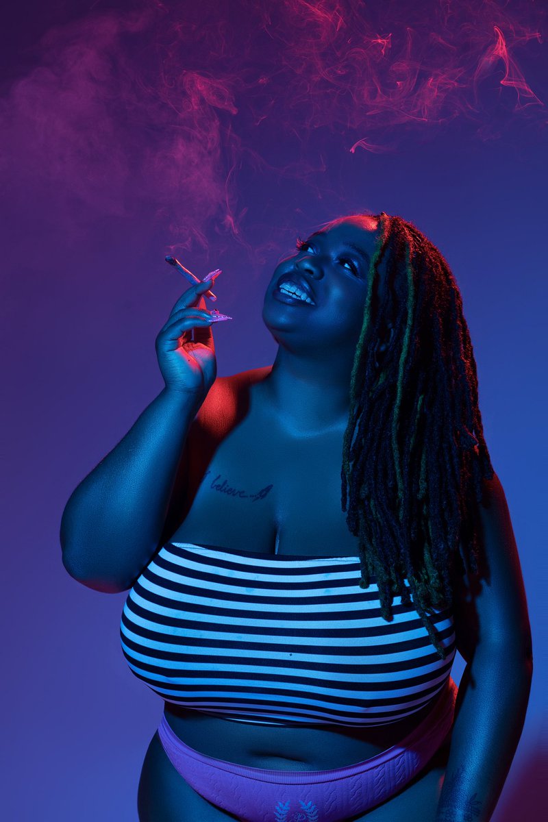 pretti_gurlll's tweet photo. Smoking Session Photo Shoot 😮‍💨💕 https://t.co/x134SOUYij