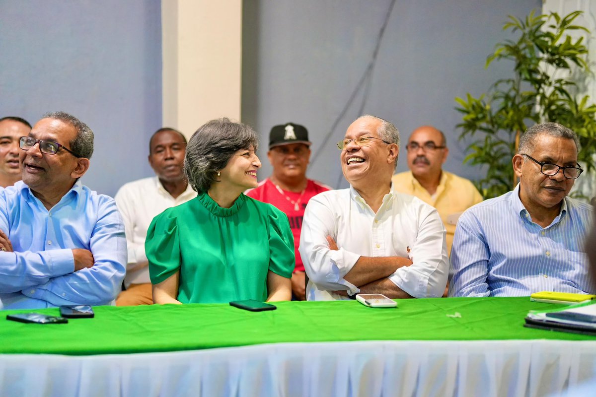 CongresoFP_MT7's tweet photo. #FPComunica |

#AsambleaFP general en la provincia de Puerto Plata en orientación general del #CongresoFranklinAlmeydaRancier Rancier de la #FuerzaDelPueblo. https://t.co/XZKKb9FtX6