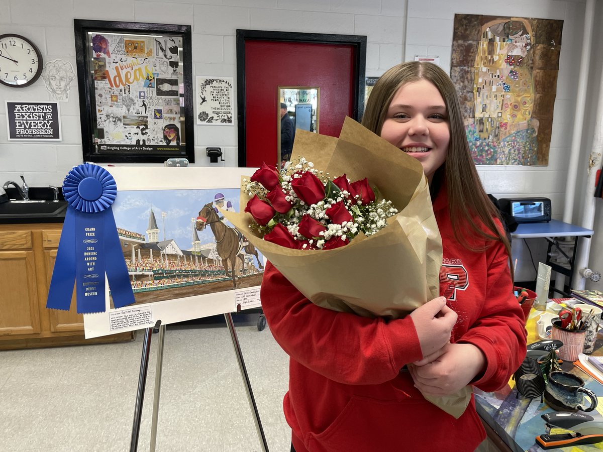 JCPSKY's tweet image. 🏇 HORSING AROUND WITH ART 🎉 | Congratulations to @PRP_Panthers sophomore Kayci Shacklette, grand prize winner of the @derbymuseum's 39th annual Horsing Around With Art competition, presented by WinStar Farm!

Shacklette’s winning artwork, The Final Furlong, will be displayed at…