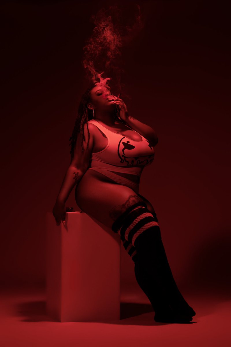 pretti_gurlll's tweet photo. Smoking Session Photo Shoot 😮‍💨💕 https://t.co/SeisySYIIE