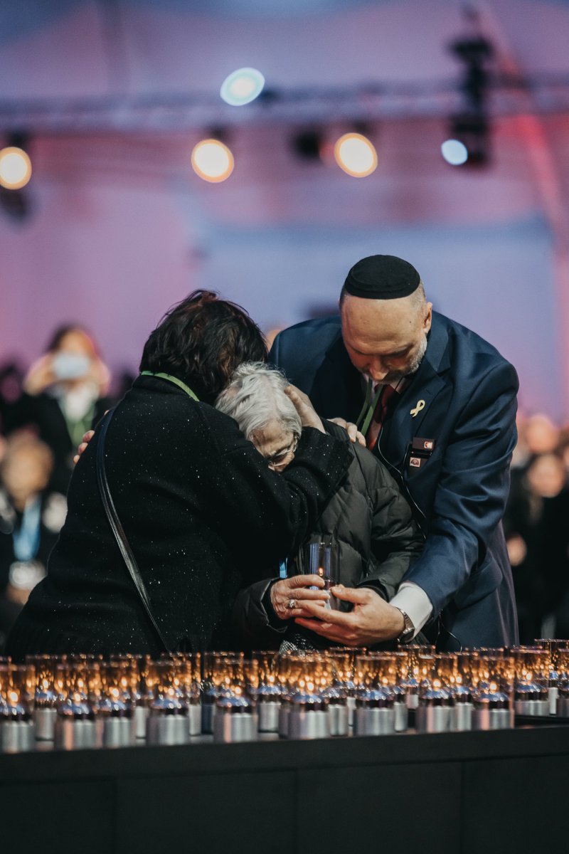 On #HolocaustMemorialDay we remember the immense pain of those who were brutally killed by the nazis.

Today is also a wake-up call against antisemitism for which there is no impunity.

Freedom is simply not a given.

It is a responsibility we must carry every single day.