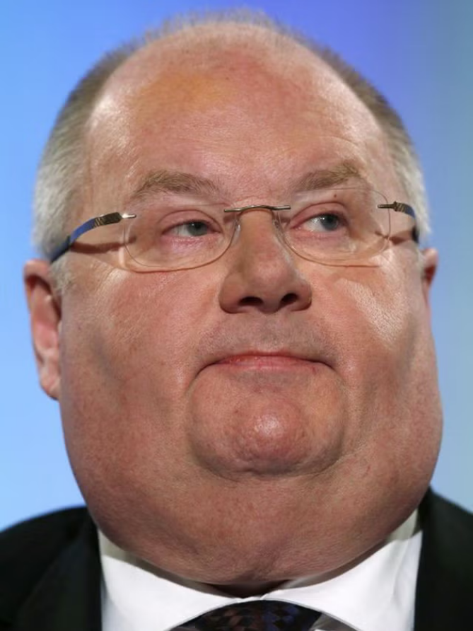 There are calls for Lord Eric Pickles to resign from the House of Lords he complained to the Grenfell Inquiry that he was missing important lunches.

Like if he needs to resign.
RT if he needs to be fired.