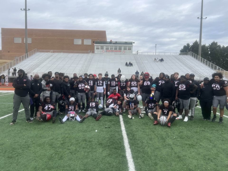 CoachAJSpires's tweet photo. Had great time coaching in the @SoutheastElite_ Unsigned Senior Bowl this seeking. A lot of talented guys played an awesome game showcasing themselves @FBCoachPineda 

@JacksonDav42639  @Luhhawk1_  @CoachMadre_0 @CoachPoleon @DawgElite_7v7 @_coachmack_ @coachaj_rathbun https://t.co/h91MTC0Gxz