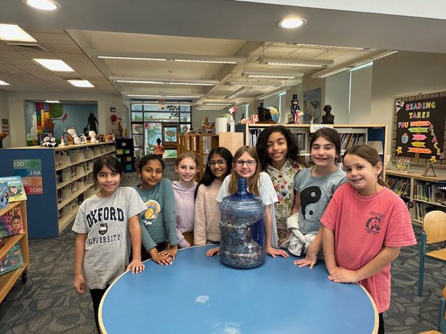 Paramus_Schools's tweet photo. #FriendsforChange were at it again at #RidgeRanchSchool! They organized a coin challenge to collect spare change to send to the #AmericanRedCross for the California Wildfire victims. The thoughtful group raised $1,082.49! Amazing work, RR Friends for Change! ๐ช๐ฐโ๏ธ
#paramuspride https://t.co/0M7GD06pBI