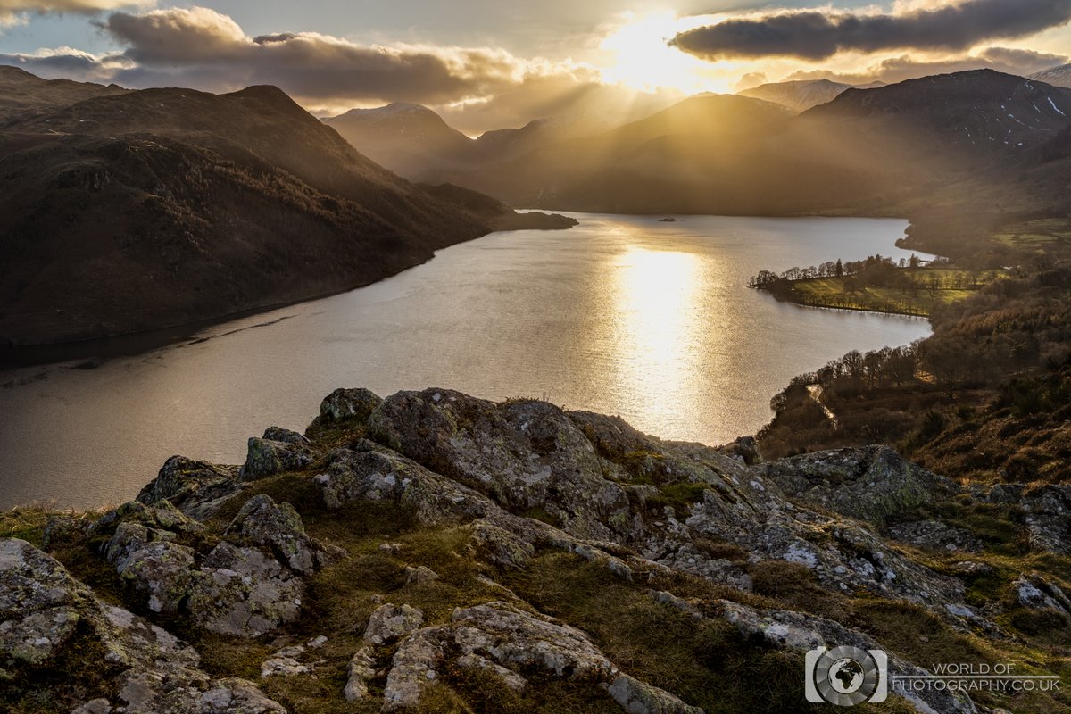 Lights In The Valley

Yew Crag, Lake District, UK

#LakeDistrict #thelakes # thelakedistrict #sunset #sunrays #ullswater #canon #landscapephotography #mountains #Cumbria #