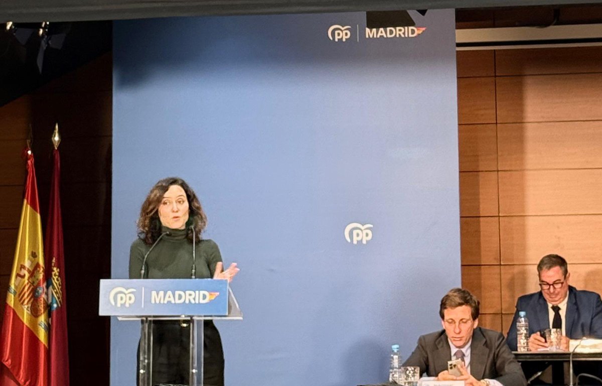 En el Comité ejecutivo del <a href="/ppmadrid/">PP Comunidad de Madrid</a> en Madrid (Chamberí) escuchando a nuestra presidenta <a href="/IdiazAyuso/">Isabel Díaz Ayuso</a>