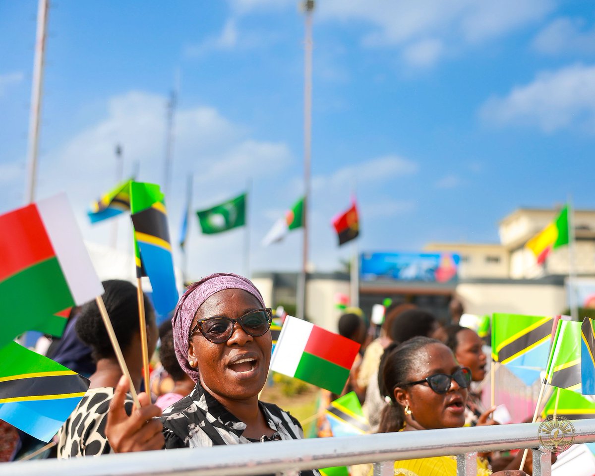 PrésidenceMadagascar (@presidencemada) on Twitter photo Le Président <a href="/SE_Rajoelina/">Andry Rajoelina</a> est en Tanzanie pour le Sommet de l’Énergie #Mission300. Ce rendez-vous majeur réunit chefs d’État, leaders du secteur privé et partenaires au développement pour accélérer l’accès à une électricité fiable et durable en Afrique.
#ÉnergiePourTous Le Président <a href="/SE_Rajoelina/">Andry Rajoelina</a> est en Tanzanie pour le Sommet de l’Énergie #Mission300. Ce rendez-vous majeur réunit chefs d’État, leaders du secteur privé et partenaires au développement pour accélérer l’accès à une électricité fiable et durable en Afrique.
#ÉnergiePourTous