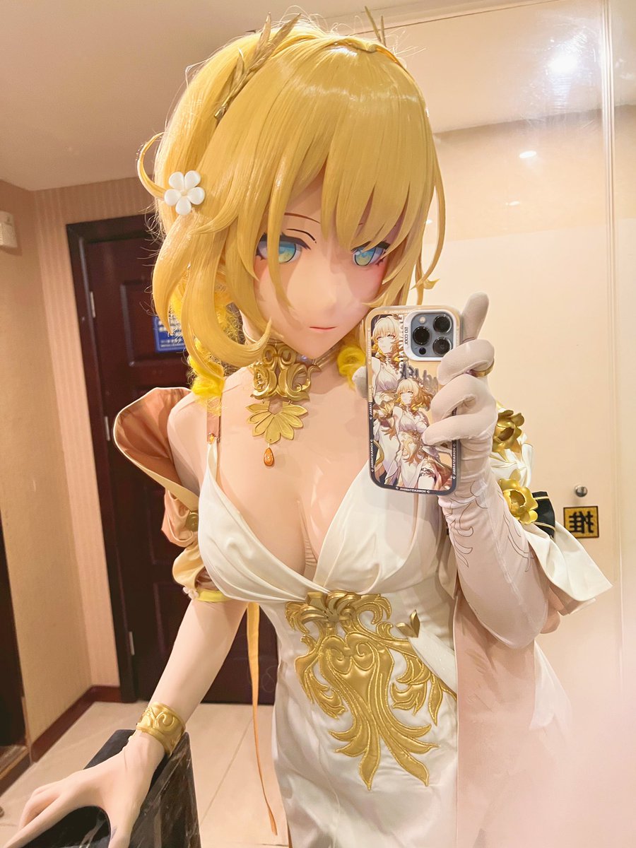 美神降临～

#HonkaiStarRail
#Aglaea 
#kigurumi
 #崩坏星穹铁道 #阿格莱雅