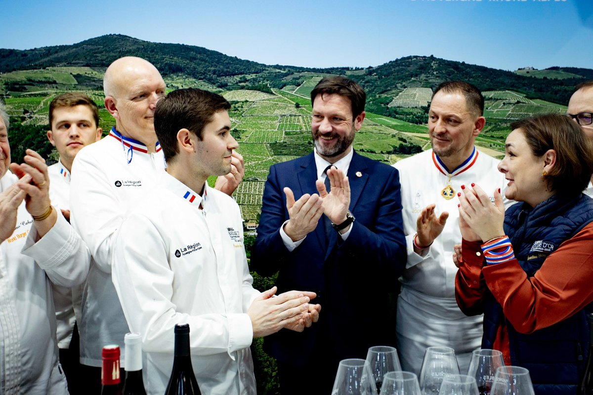 La France et l’Auvergne-Rhône-Alpes au sommet ! Paul Marcon remporte le Bocuse d’Or, 30 ans après son père, Régis. Bravo à la Team France et à toi, Paul : ce tunnel vers la finale, vous l’avez traversé avec passion et expertise. Les papilles ne trompent pas. Félicitations !