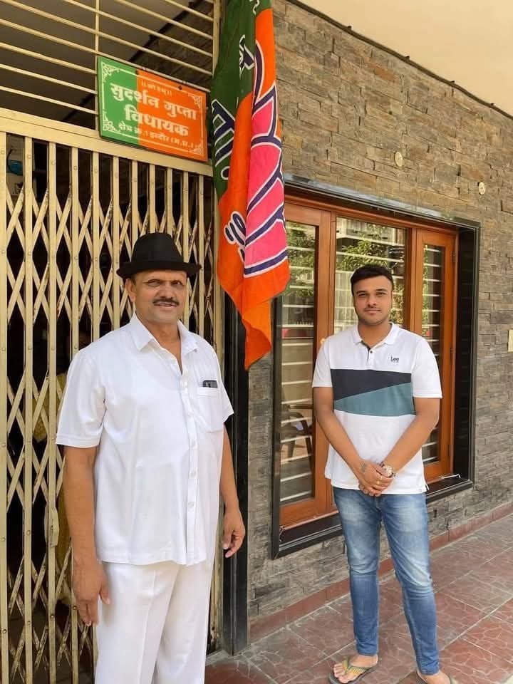 DeveshY2526's tweet photo. बड़े भैया @shubham26_ जी को जन्मदिन बहुत बहुत शुभकामनाएं...
प्रभु श्री राम आप की सभी मनोकामना पूर्ण करे। @Sudarshanguptaa @nstomar https://t.co/0OJnxL4kO4
