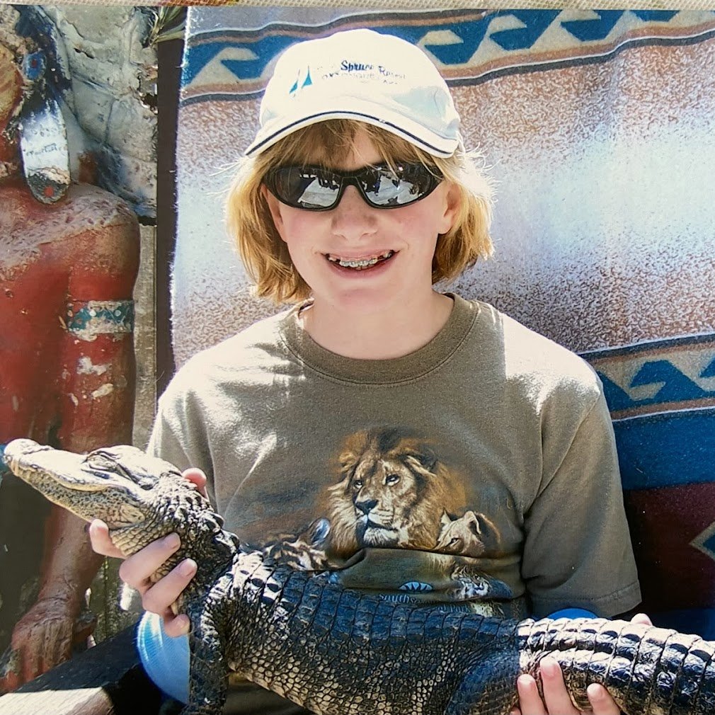 At this age I was constantly being asked if I was a boy or girl, and constantly responding "Girl, but I wish I were a boy!"

If I'd been born 10 years later, some well-meaning teacher would have convinced me to be trans

We need to just let girls be awkward tomboys 🧵