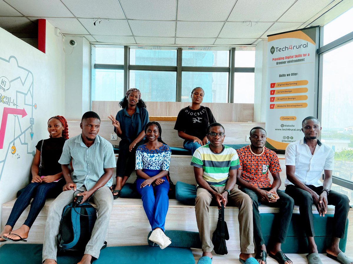 largeln's tweet image. It's was DAY1 Tech4Rural with @JethroC
We're cooking minds and branding handywork
#largenationng 🦅
#Revolve2025🕊️