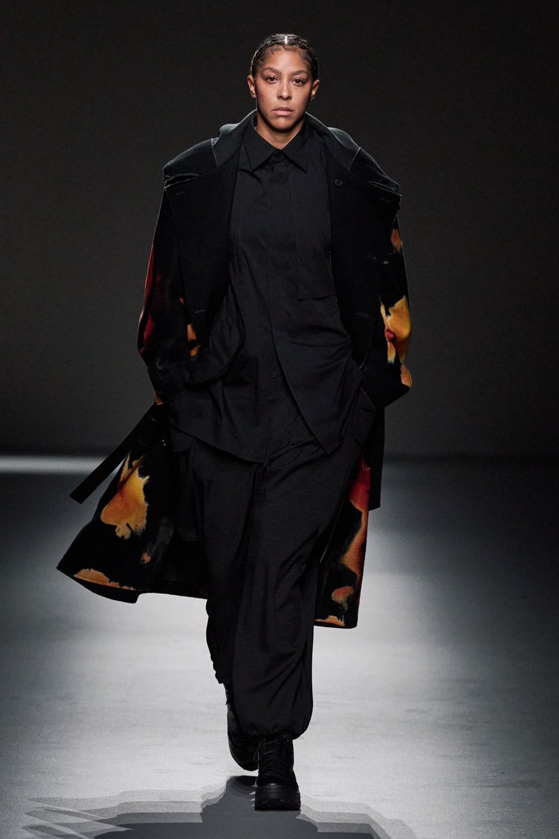 nontennisfits's tweet photo. Stefanos Tsitsipas attends Y-3 Fall Winter 2025 show in Paris, Jan 2025

Y-3 by Yohji Yamamoto @adidas FW25 double breasted printed coat, cargo pants, and boots https://t.co/T8ySFv8TGL