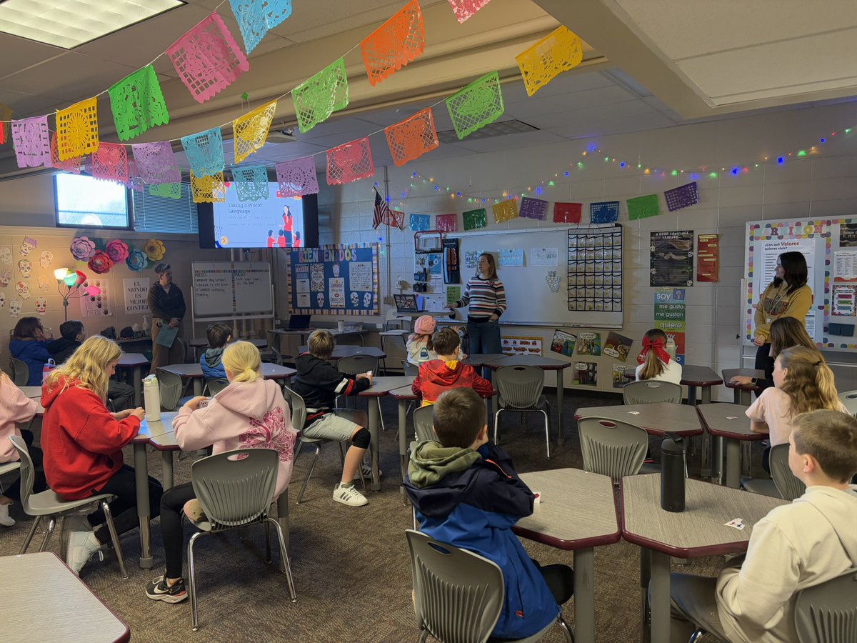 IHKnights's tweet photo. We had a blast hosting the 6th grade classes from Briarwood, Belinder, &amp; Prairie Elementary! They took a tour, explored electives, learned about enrollment, and heard from a #StudentPanel. Exciting times ahead! 🎉 #OneShawneeMission #AllinSMSD @theSMSD @thesmsdhr https://t.co/5EMvSjR7b4