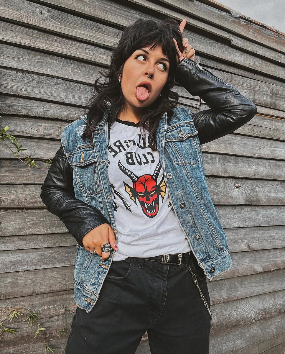 merchoid's tweet image. How amazing does @clogascoigne look wearing our 'Hellfire Club Longsleeve T-Shirt' from IG-strangerthingstv 😈
  
Get yours now via our website here- shorturl.at/4wsi0 

#hellfireclub #strangerthingstv #NETFLIX