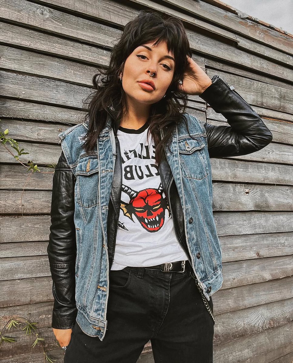 How amazing does @clogascoigne look wearing our 'Hellfire Club Longsleeve T-Shirt' from IG-strangerthingstv 😈
  
Get yours now via our website here- shorturl.at/4wsi0 

#hellfireclub #strangerthingstv #NETFLIX