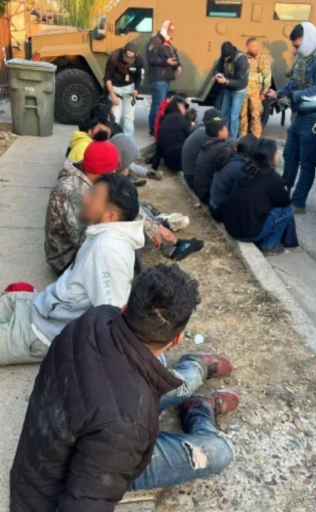 borderObserver's tweet photo. #STATUS 2025-Jan-28
Search Engine 189 Headlines for #Mon 27 Jan 2025
https://t.co/AmsbTNXjOW
#Photos @CBP 27 Jan
#LaredoSector #USBP agents apprehended 16 #illegalAliens (from GT HN MX) in a stash house
MORE https://t.co/2SZRaebOEW
https://t.co/0AdoKl9tkQ