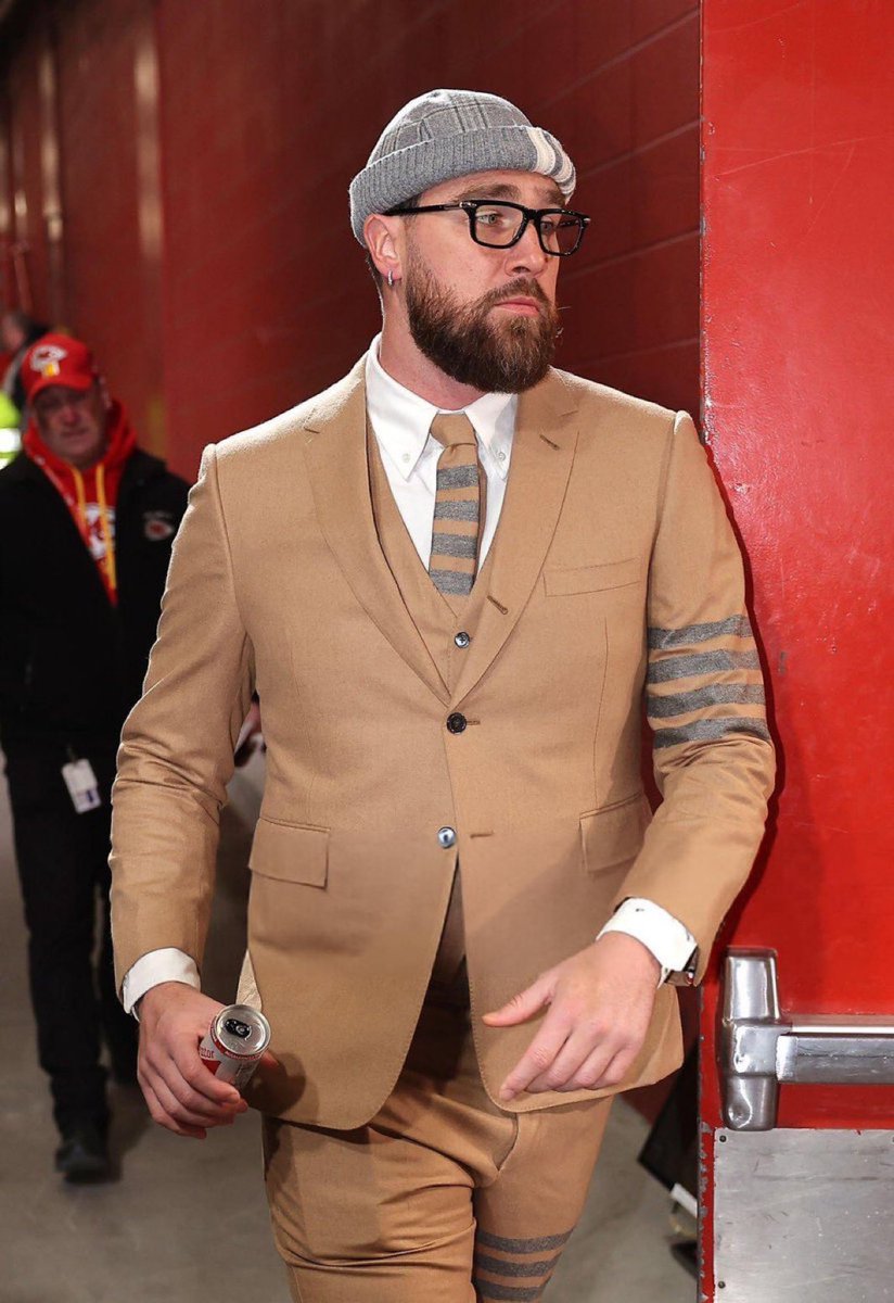 Name a bigger bitch. The only people who like him are Swifties lol so embarrassing <a href="/tkelce/">Travis Kelce</a>