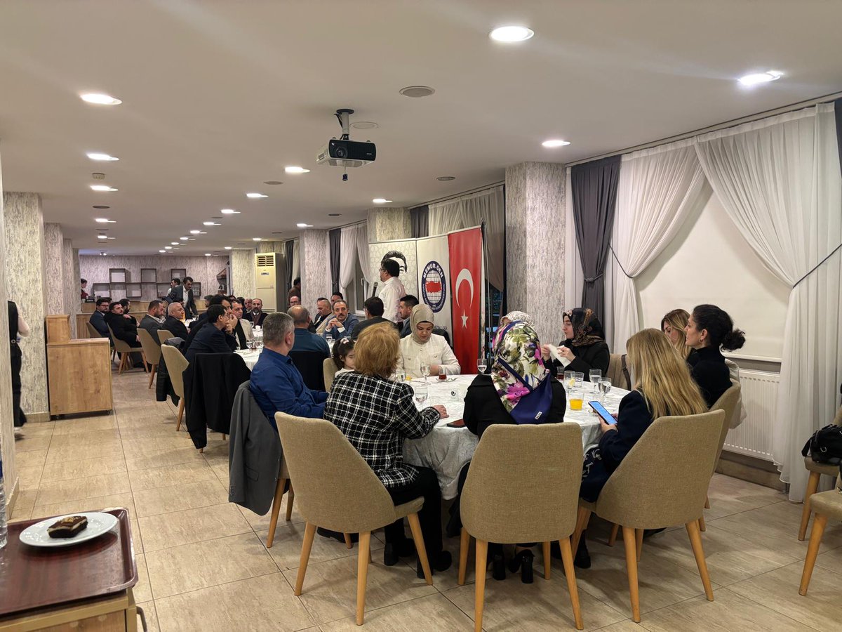 yy_unal's tweet photo. Memur-Sen Bursa İl Divan Toplantımızı Gerçekleştirdik

Özlük ve özgürlük mücadelesinin yegane adresi, iyiliği önermenin kötülüğü önlemenin izdüşümü olan sendikal hareketimizin çatısı #MemurSen' imizin Bursa İl Divan Toplantısı'nda Teşkilat kadrolarımızla bir araya geldik. https://t.co/tNtrNgvhz1