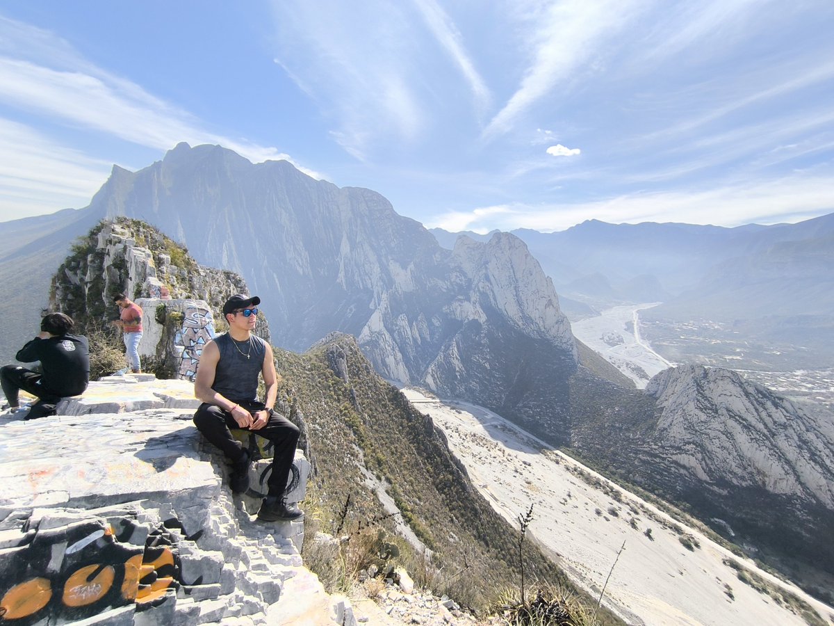 Jorge_Simbron's tweet photo. Escalada en La rayita, Parque ecológico La Huasteca, Santa Catarina, N.L., MX. ⛰️🏜️💪🏻😎👊🏻🤙🏻🐐 https://t.co/vHGpFr2zZU
