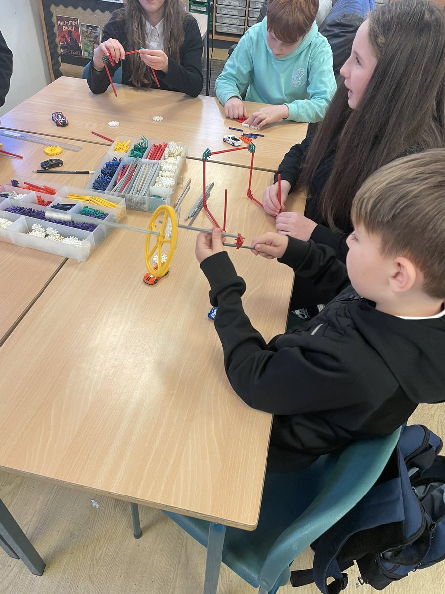 MrsMcManusanto's tweet photo. This afternoon we learned about the Falkirk Wheel. We then developed our engineering skills by creating rotating car lifts. #antoSTEM https://t.co/81EoCr051H