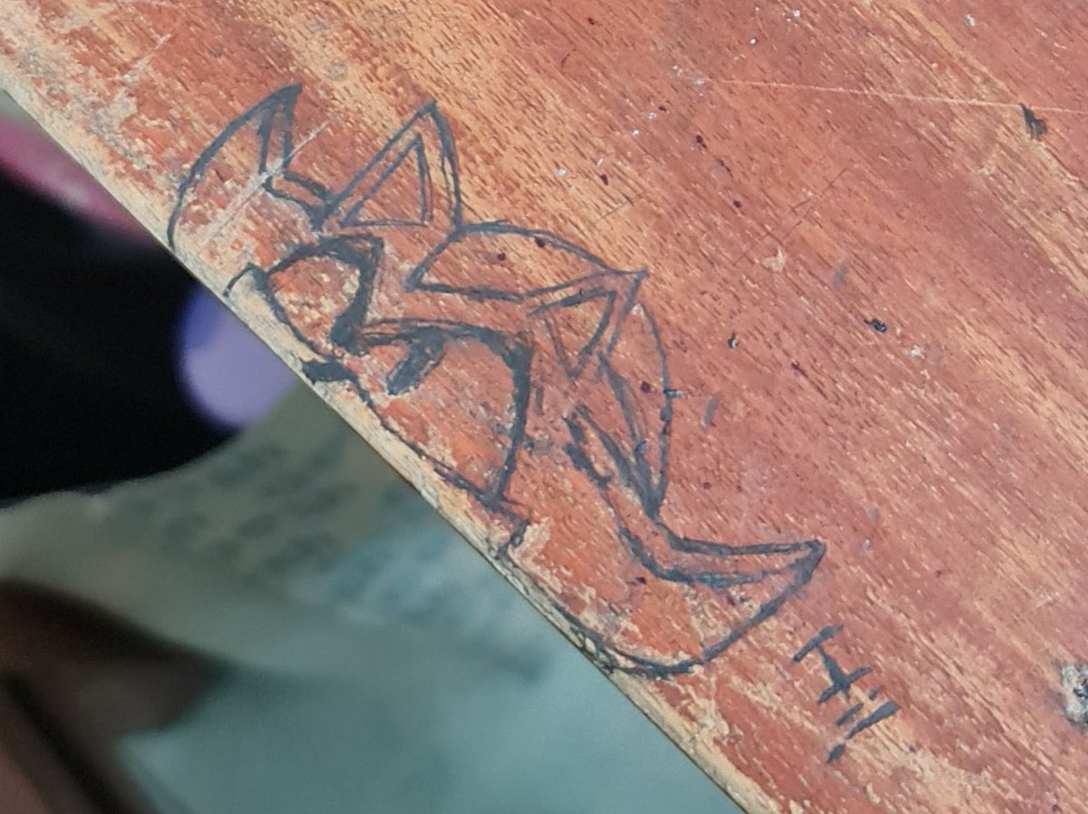 Water_bir's tweet image. #AskSonic tbh what do sonic actually kept in his gallery and does he have any suspicious file?? HMMMMMMMMMMMM 

Also for shadow, I doodle on my table in class 😭😭