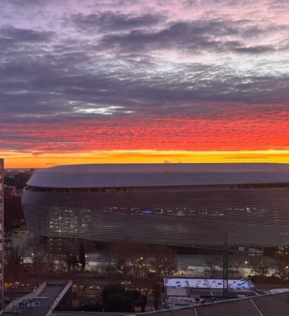 España. Centro de Madrid. Santiago Bernabéu.

Supéralo.
