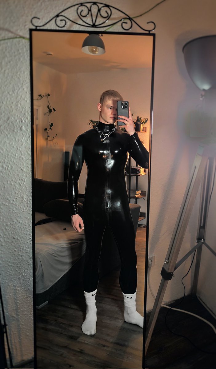 👉👈
From now on it's shiiiny time 🥵🙊