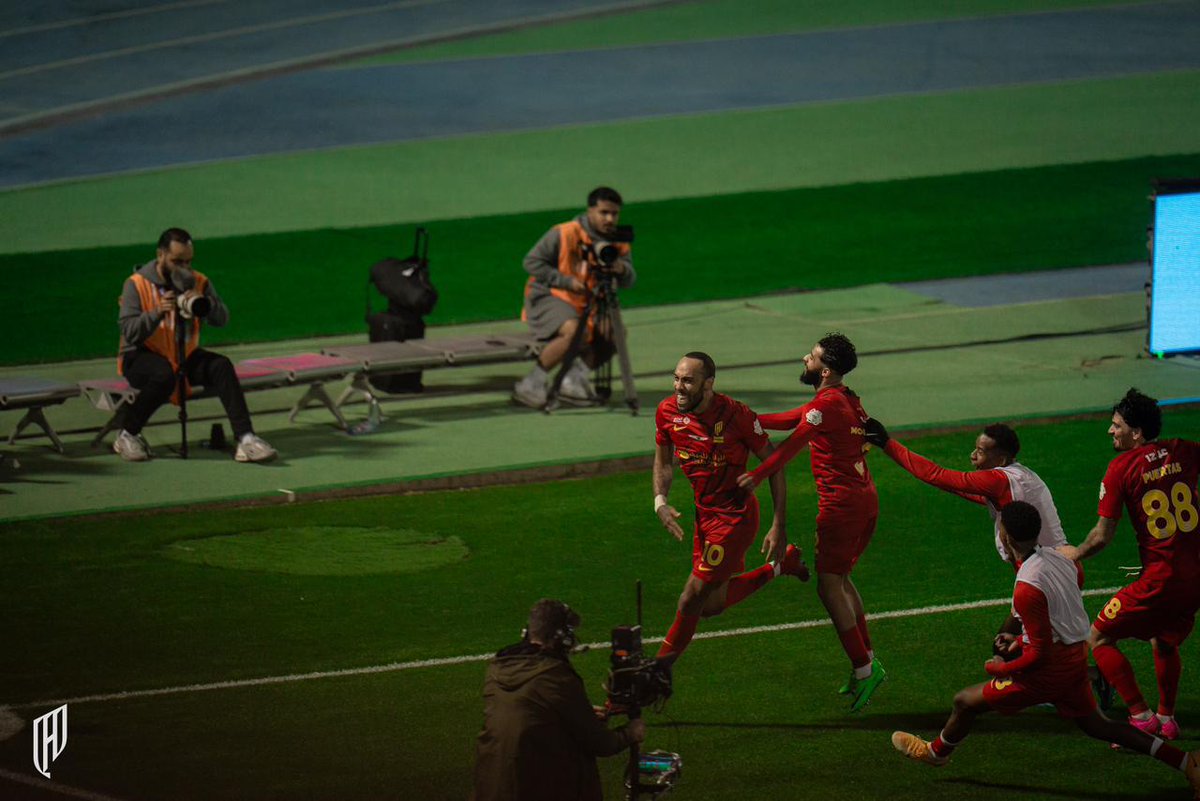 حيّ الشتاء وحيّ ما جابه ❄️💛❤️

#القادسية_الهلال | #أسبوع_الأساطير
