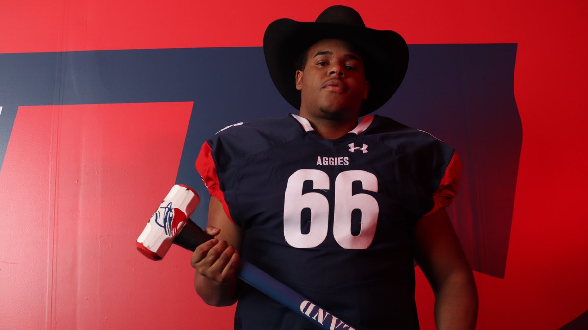 Thank you <a href="/CoachKKerns/">Kenzie Kerns</a> and <a href="/DBCoachDavis/">Coach Devonta Davis</a>  for the invite and the opportunity to visit campus and the facility. #NOMANLAND #Aggies #OPSU