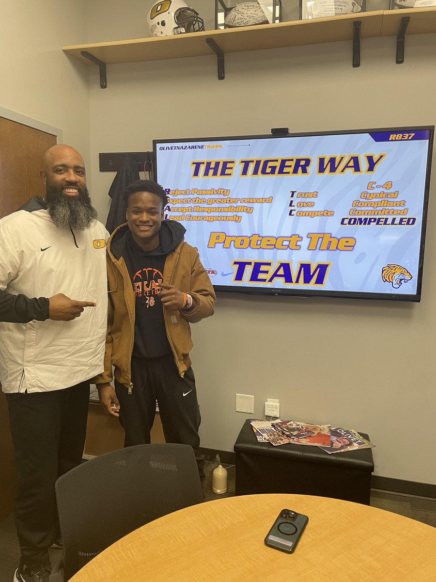 Billy Miller (@billymi91652523) on Twitter photo Had a great visit and conversation with <a href="/coachamitchell1/">Avante Mitchell</a> really loved the great hospitality. Had a great visit and conversation with <a href="/coachamitchell1/">Avante Mitchell</a> really loved the great hospitality.
