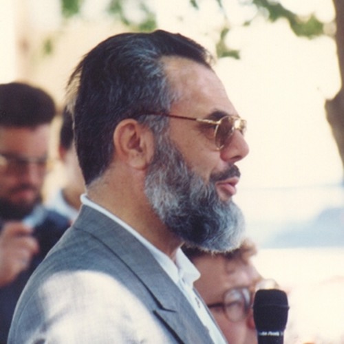 Merhum Prof. Dr. Mahmud Es'ad Coşan Hocanın, "Babalarımızı, dedelerimizi kestiniz" diyen bir Ermeni'ye cevabı:

"Bir Ermeni ile bir yerde karşılaştıkta konuştuk. Türkçe konuşuyor. 
Siz bizim dedelerimizi kıtır kıtır kestiniz diyor. 

Ne zaman kesmişler dedim. +++