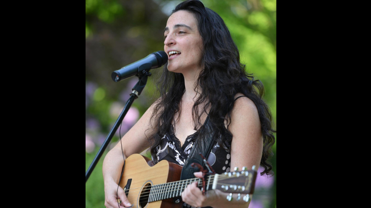 Striving for Pluralism and Inclusion: Winnipeg based singer celebrates her Jewish heritage while embracing people from other communities

classic107.com/articles/striv…