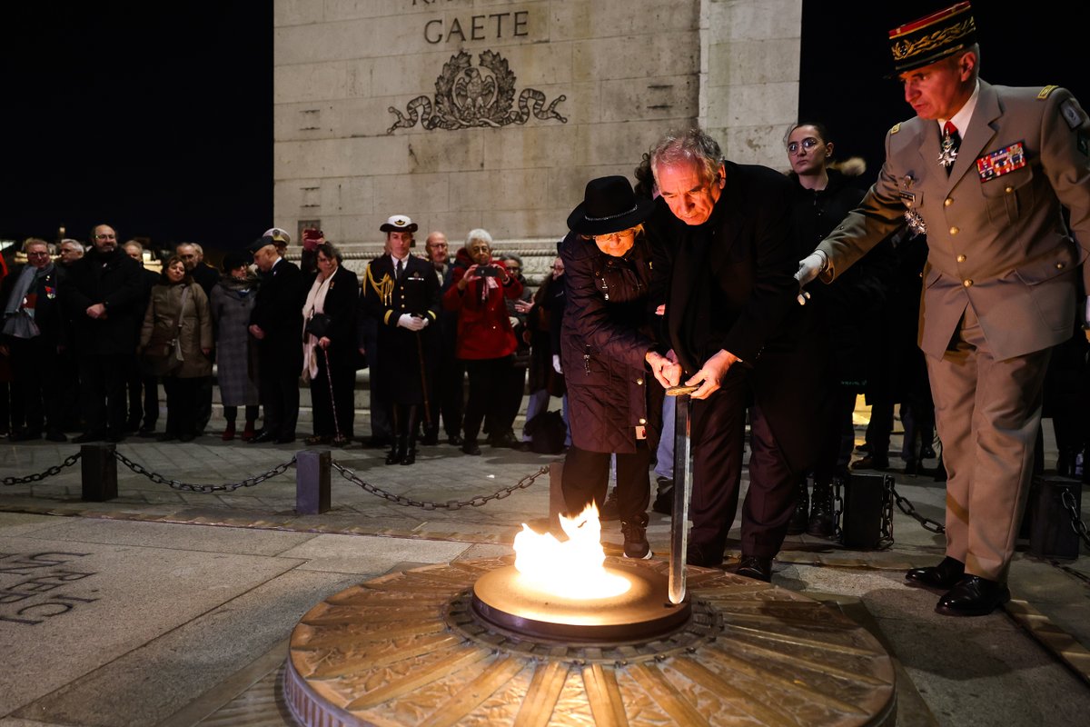 François Bayrou (@bayrou) on Twitter photo Le 27 janvier 1945, le monde dĂ©couvre lâhorreur des camps de la mort, la nĂ©gation de lâhumanitĂ©, la destruction de lâhomme par lâhomme. Ne jamais oublier, ne jamais permettre de le nier, ne jamais cesser d'enseigner. Ce soir, de cĆur avec <a href="/auschwitzmemoir/">Union des DĂ©portĂ©s d'Auschwitz</a> pour la mĂ©moire. Le 27 janvier 1945, le monde dĂ©couvre lâhorreur des camps de la mort, la nĂ©gation de lâhumanitĂ©, la destruction de lâhomme par lâhomme. Ne jamais oublier, ne jamais permettre de le nier, ne jamais cesser d'enseigner. Ce soir, de cĆur avec <a href="/auschwitzmemoir/">Union des DĂ©portĂ©s d'Auschwitz</a> pour la mĂ©moire.