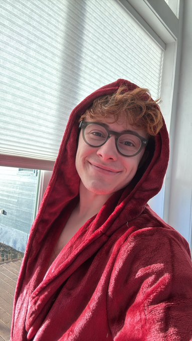I love red https://t.co/09Ln6eRf8H