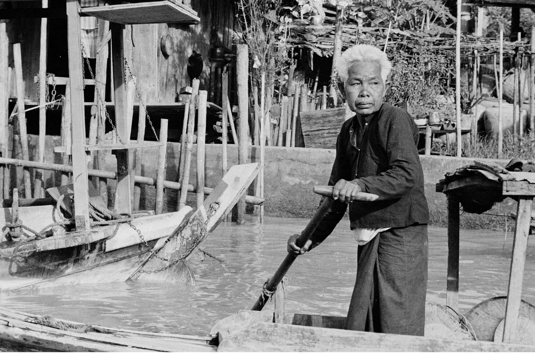 SRoss75years's tweet photo. Woman With Boat (Thailand 1958) #blackandwhitephotography #spencerrossphotography #thailand https://t.co/HEOQMw9CEy