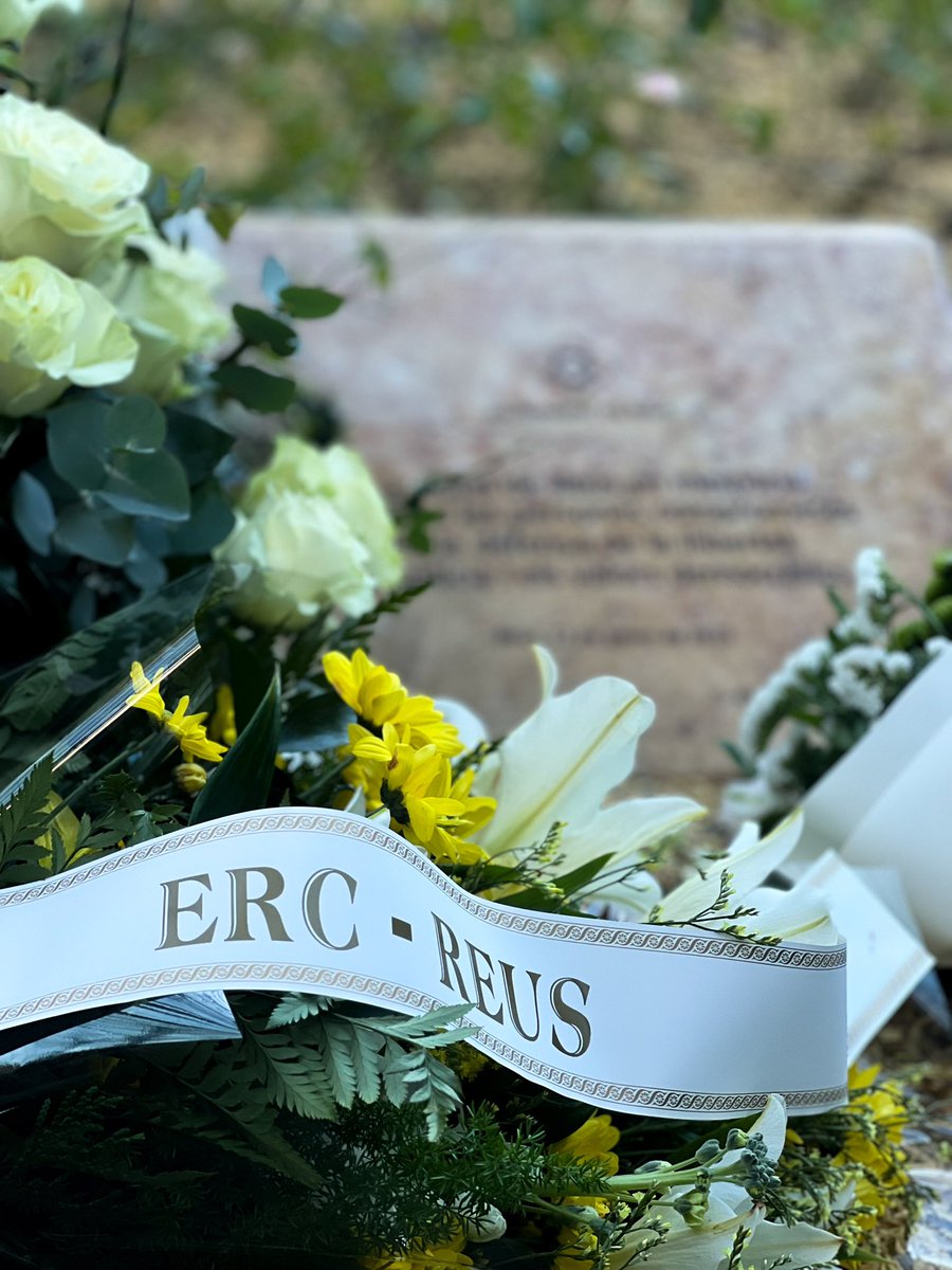 ➡️ Un any més, homenatgem les víctimes de l'holocaust a la plaça de la Llibertat coincidint en el 80è aniversari de l’alliberament del camp d’extermini d’Auschwitz – Birkenau.

👥 En l'acte s'hi han sumat les regidores i regidors d'ERC Reus i components de l'executiva local.