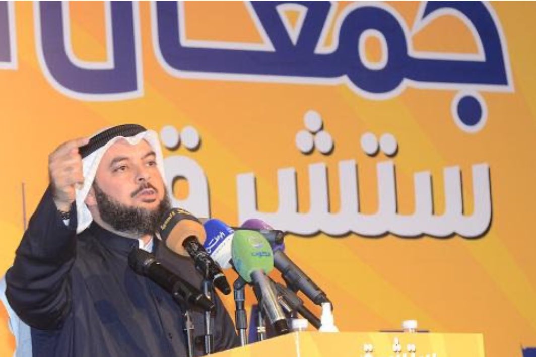 أشرقت شمس جمعان..

تكررت خلال فترات مختلفة حملات التشويه الشرسة والكذب على مجموعة من الشخصيات الإصلاحية خلال السنوات الماضية ، ولعل من طليعة هذه النخب د.جمعان الحربش الذي مثّل الأمة في مجالس عديدة، وقام بالتدريس في كلية الشريعة لسنوات طويلة عرفه الطلبة فيها بحسن التدريس وفهم