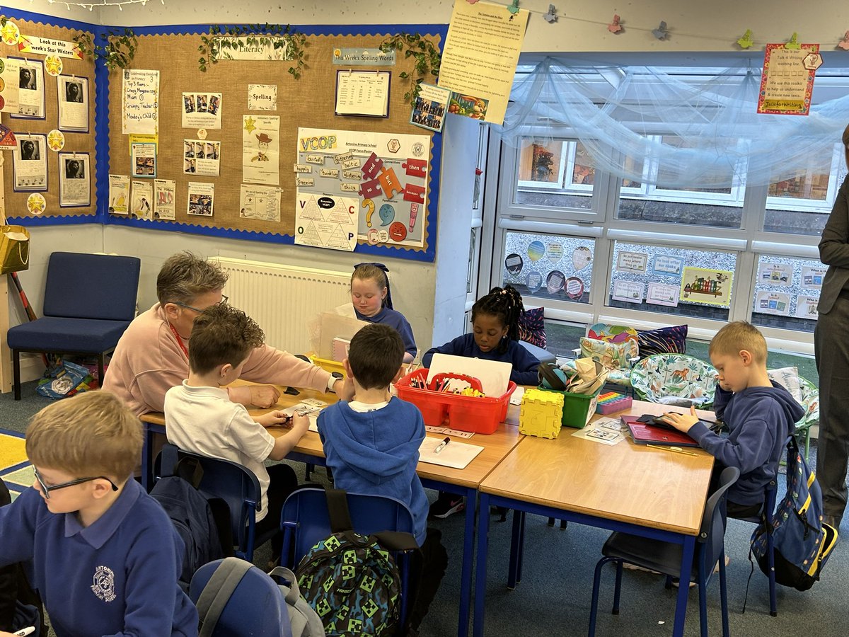 mrsgillespie15's tweet photo. After practising our times tables in numeracy, we worked with a partner to write some fact families! This will help us develop our division skills. #antonumeracy 👫🤔✖️➗🤔👫 https://t.co/Zl8lKtGTfi