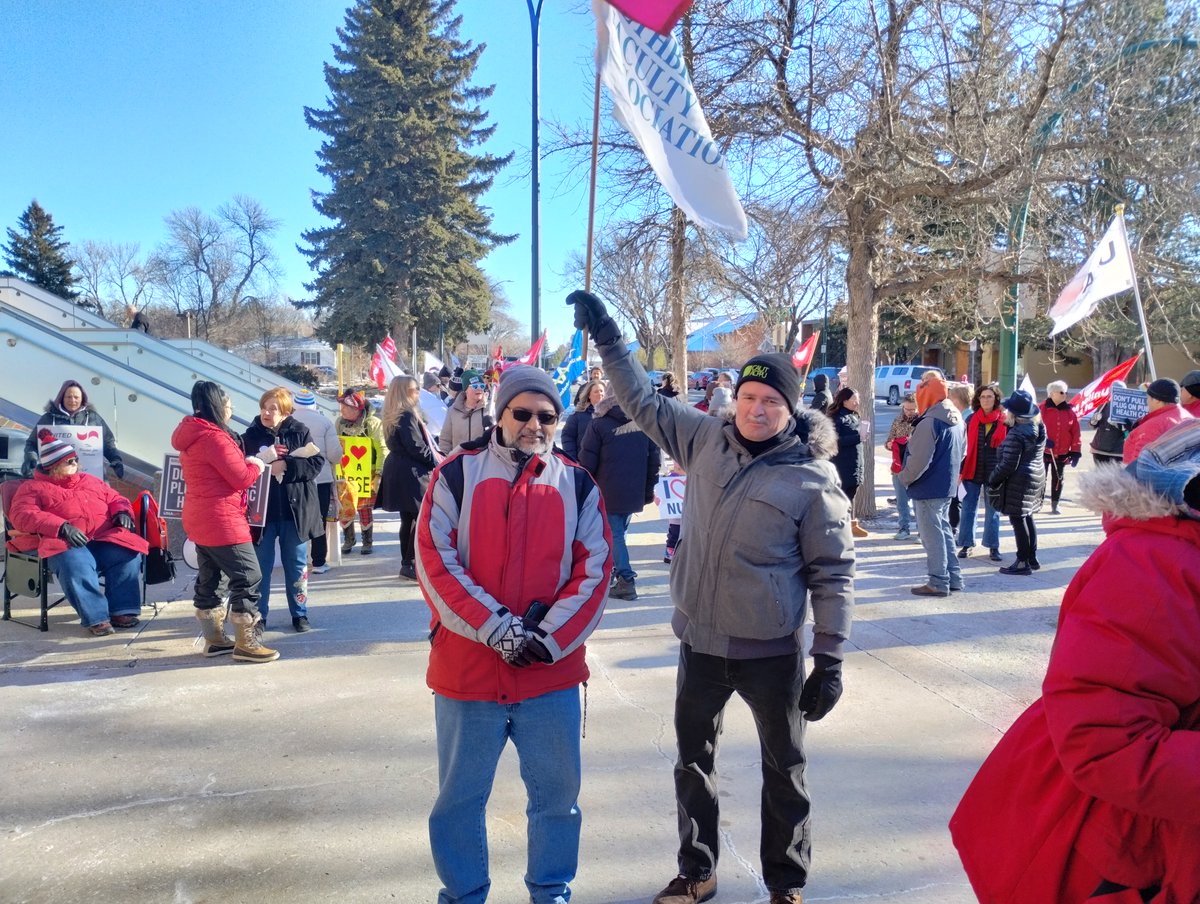 ULFA was proud to stand in solidarity with <a href="/UnitedNurses/">United Nurses of Alberta</a> at their Lethbridge rally this weekend. We are stronger together!