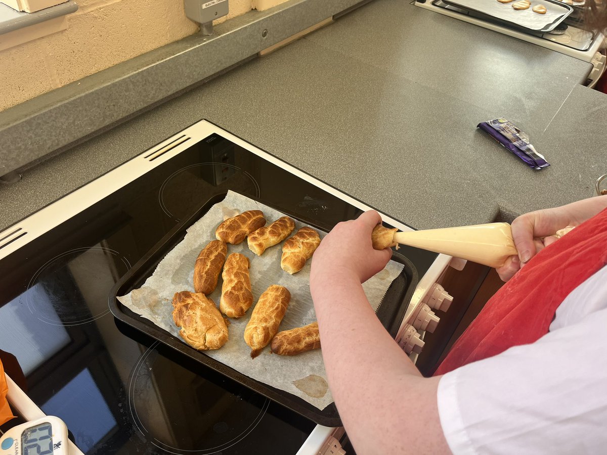 Some great eclairs made by Y10 catering students today! 🤩 <a href="/Outwood_Valley/">Outwood Academy Valley</a> #foodteacher #ect #chocolateeclair