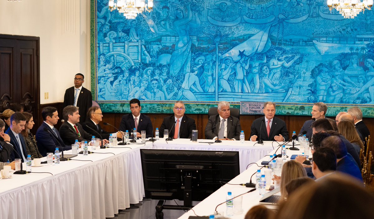 Hoy el Pdte. <a href="/JoseRaulMulino/">José Raúl Mulino</a> dió inicio al plan maestro del nuevo tren que transformará la conectividad en nuestro país. 🚆

Este proyecto impulsará el empleo, fortalecerá el turismo y el comercio, y unirá provincias, brindando nuevas oportunidades para todos los panameños.