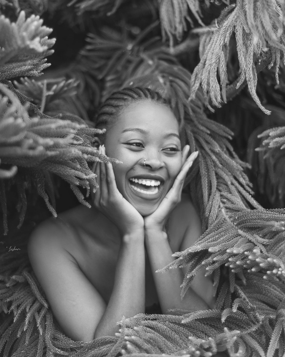 Lazhamgaina's tweet photo. Nature and beauty in perfect harmony, She didn’t need a backdrop; nature framed her perfectly. 

Stopped by @wonderdougg’s for a shoot and met his cousin Kaneesha there. The light was perfect, the greenery framed her effortlessly, and I had to click. 📸 https://t.co/w3fDAh5skx