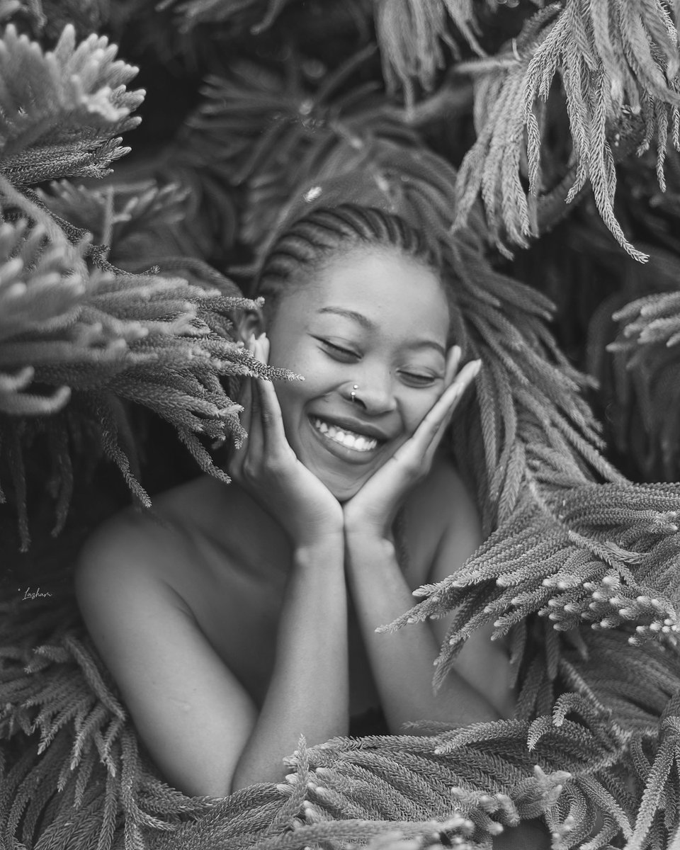 Lazhamgaina's tweet photo. Nature and beauty in perfect harmony, She didn’t need a backdrop; nature framed her perfectly. 

Stopped by @wonderdougg’s for a shoot and met his cousin Kaneesha there. The light was perfect, the greenery framed her effortlessly, and I had to click. 📸 https://t.co/w3fDAh5skx