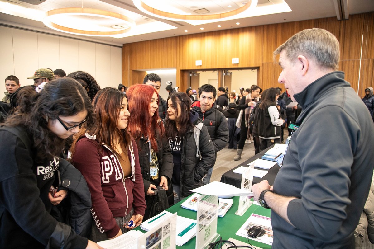 ChiPubSchools's tweet photo. Connecting our students with disabilities to 200+ postsecondary supports & services, our annual 2-day Student Transition F.A.I.R., hosted by the CPS Office for Students with Disabilities, @CPSCareerReady, & @ChiCityColleges featured immersive:
💼Career panels + guest speakers
🖥️Virtual reality job training
📄Mock interviews & résumé assistance
🤝 Resource fair- community agencies + academic & career pathways
Designed to help students successfully transition from our district, empowered and fully prepared for success in college, career, and civic life!
#ChicagoRoadMap #TheBestAreWithCPS #postsecondary #college #Career